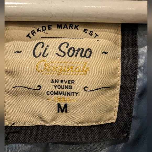 Ladies adorable Ci Sono velvet jacket. - Picture 3 of 6